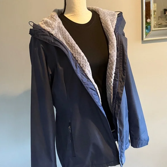 Columbia Hooded Jacket EUC - Picture 11 of 17